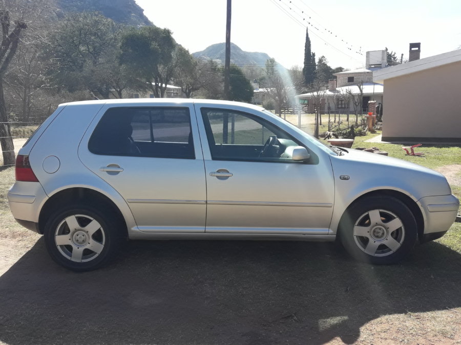 VENDO;GOLF 1.6 FORMATO ALEMAN Modelo 2000 en ECELENTE ESTADO