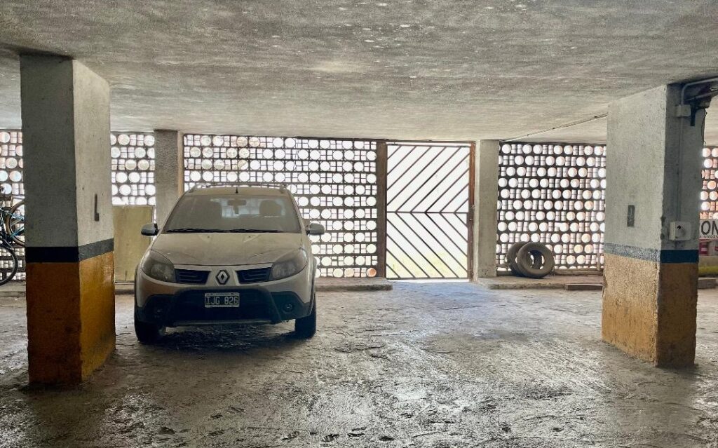 DUEÑO DIRECTO VENDE COCHERA CÉNTRICA EN RÍO CUARTO