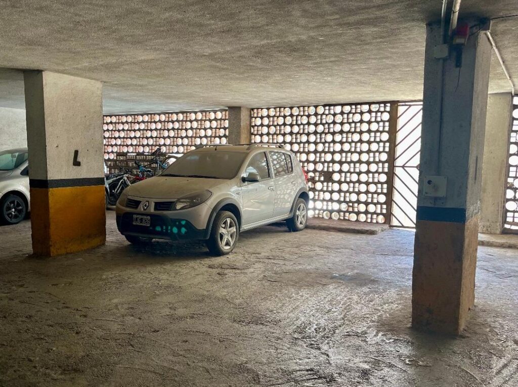 DUEÑO DIRECTO VENDE COCHERA CÉNTRICA EN RÍO CUARTO