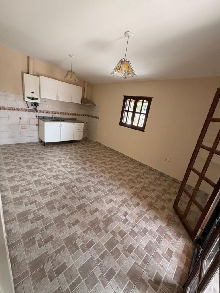 ALQUILER $750.000 – 2 DORM + ESCRITORIO POSIBILIDAD DE 3 DORM