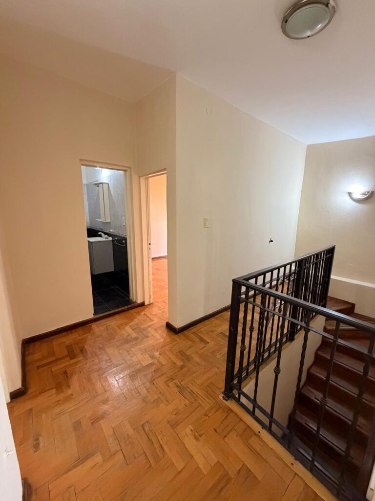 ALQUILER $750.000 – 2 DORM + ESCRITORIO POSIBILIDAD DE 3 DORM